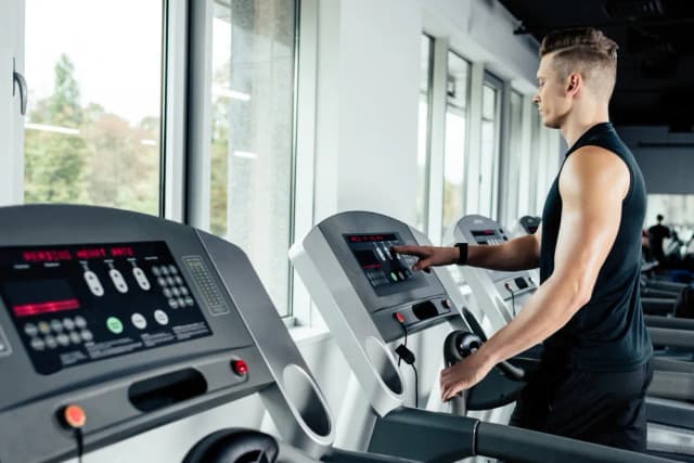 Czy robić cardio po treningu siłowym? Odkryj kluczowe korzyści i zagrożenia Czy robić cardio po treningu siłowym? Odkryj kluczowe korzyści i zagrożenia